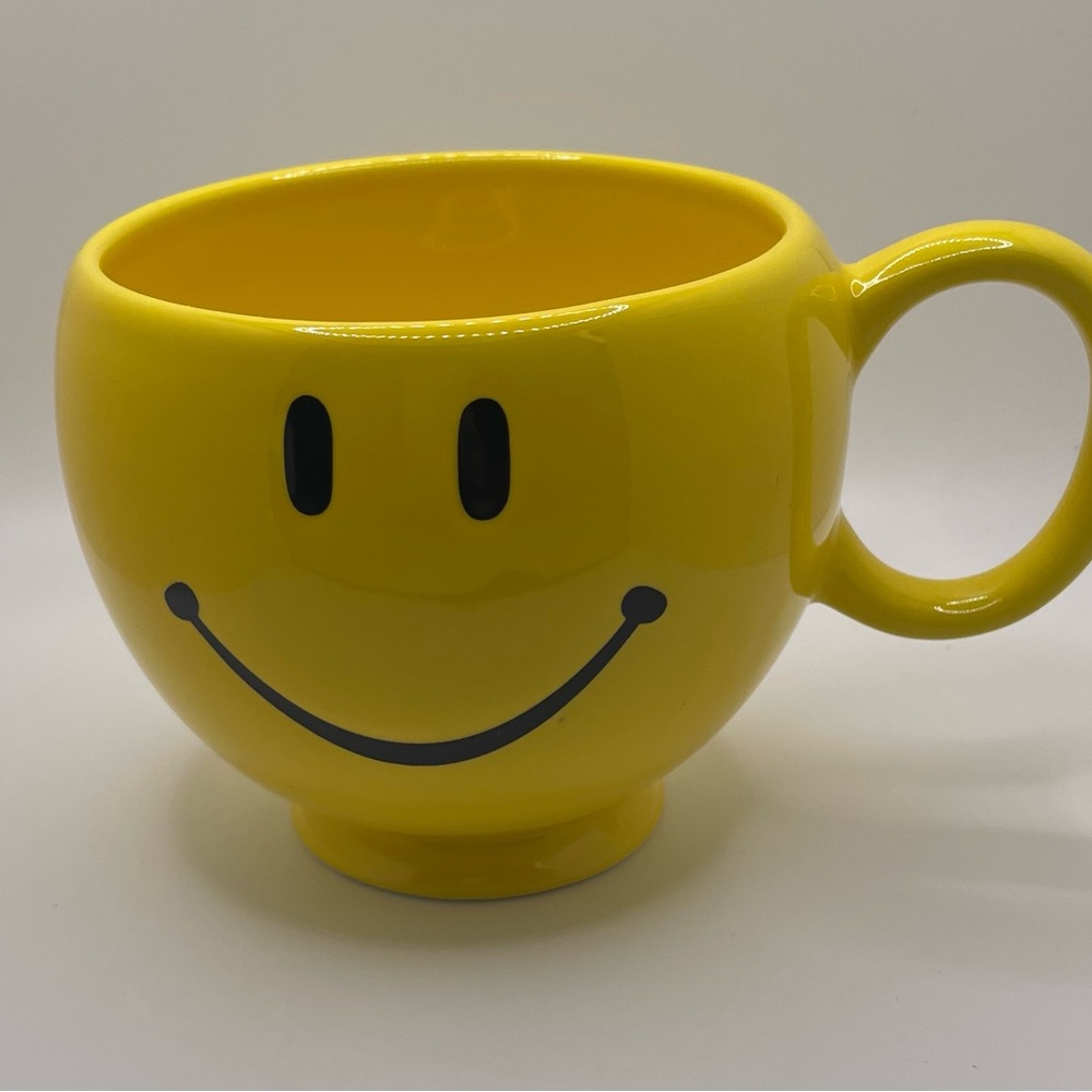 Teleflora Yellow Ceramic Smiley Face Mug 20 oz